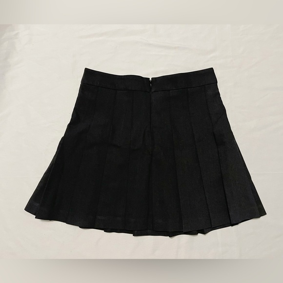 ✨Host Pick✨NWOT Aritzia Sunday Best Olive Mini 15" Skirt in Black - Picture 6 of 10